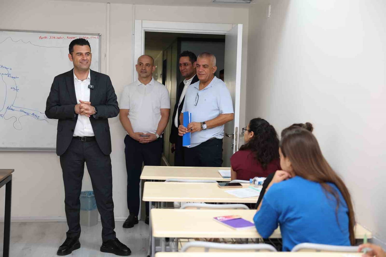 AKDENİZ KAYMAKAMI VE BELEDİYE BAŞKAN VEKİLİ MURAT BEŞİKÇİ, ÜNİVERSİTE SINAVLARININ YANI SIRA KAMU...