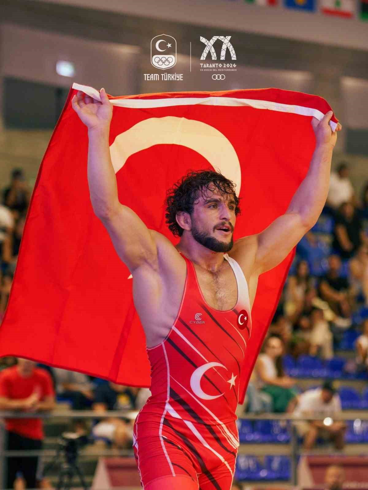 AKDENİZ OYUNLARI'NDA TÜRKİYE'Yİ TEMSİL EDEN MİLLİ GÜREŞÇİ AHMET DUMAN, ERKEKLER SERBEST STİL 65...