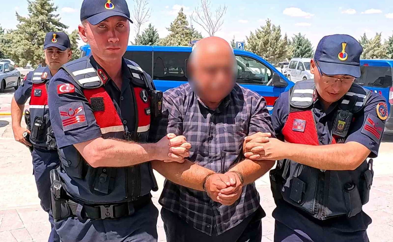 AKSARAY'DA ALACAK VERECEK MESELESİ YÜZÜNDEN 2 KİŞİYİ TABANCAYLA VURARAK ÖLDÜREN ŞÜPHELİ...
