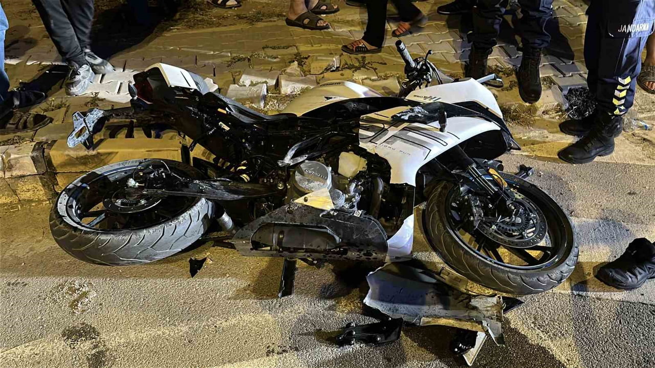 AKSARAY'DA OTOMOBİL İLE MOTOSİKLETİN ÇARPIŞMASI SONUCU MEYDANA GELEN TRAFİK KAZASINDA 2 ÇOCUK AĞIR...
