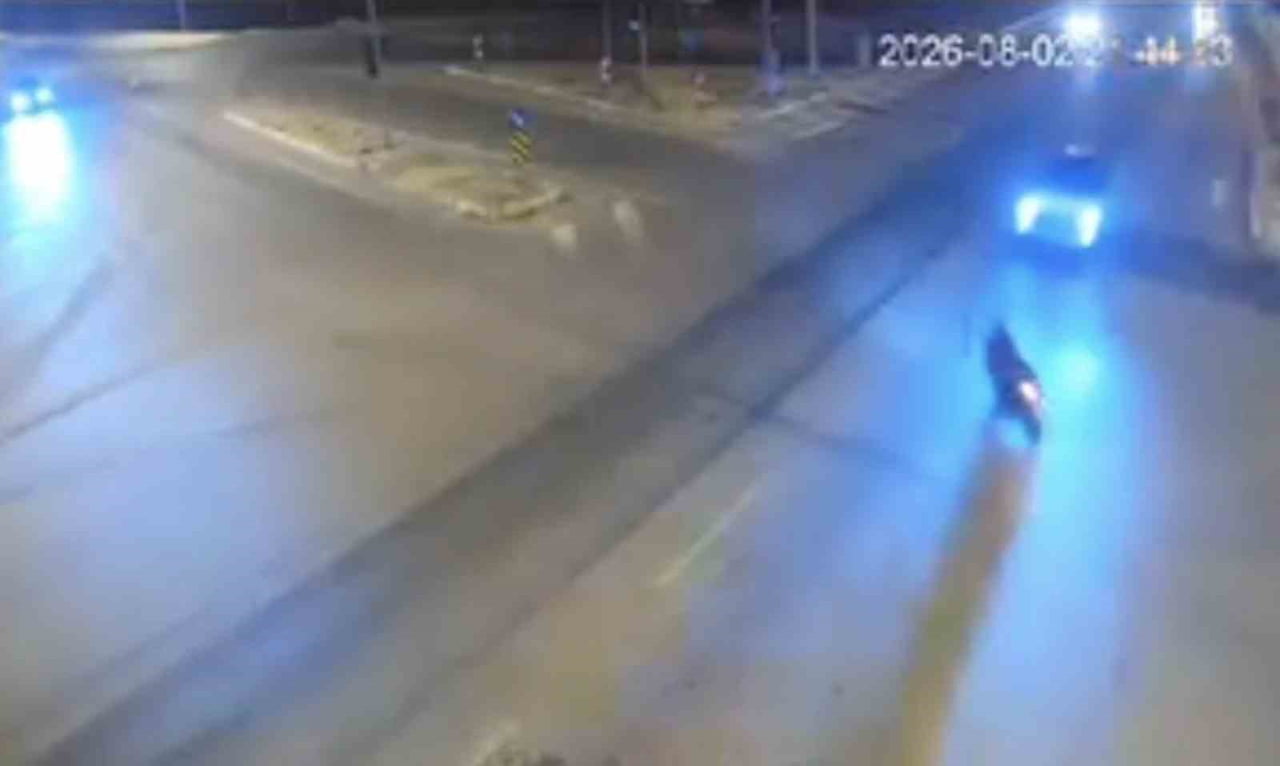 AKSARAY'DA OTOMOBİL İLE MOTOSİKLETİN ÇARPIŞMASI SONUCU MEYDANA GELEN TRAFİK KAZASINDA AĞIR...