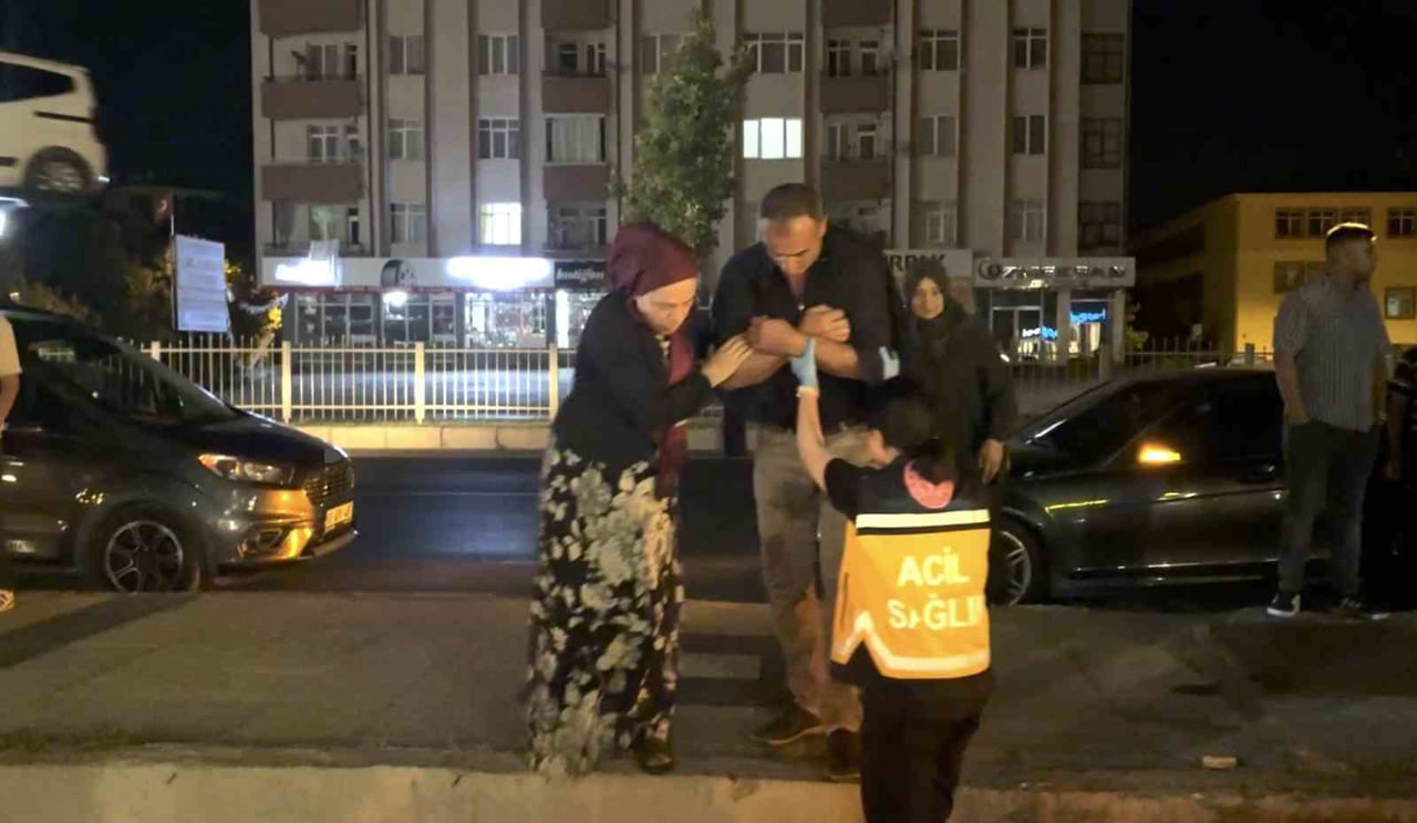 AKSARAY’DA E-90 KARAYOLU ÜZERİNDE MAKAS ATAN BİR ARACIN ÇARPTIĞI OTOMOBİL KONTROLDEN ÇIKARAK KARŞI...