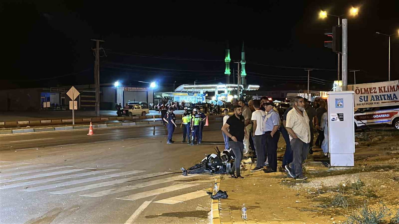 AKSARAY’DA OTOMOBİL İLE MOTOSİKLETİN ÇARPIŞMASI SONUCU MEYDANA GELEN TRAFİK KAZASI, GECE YARISI...