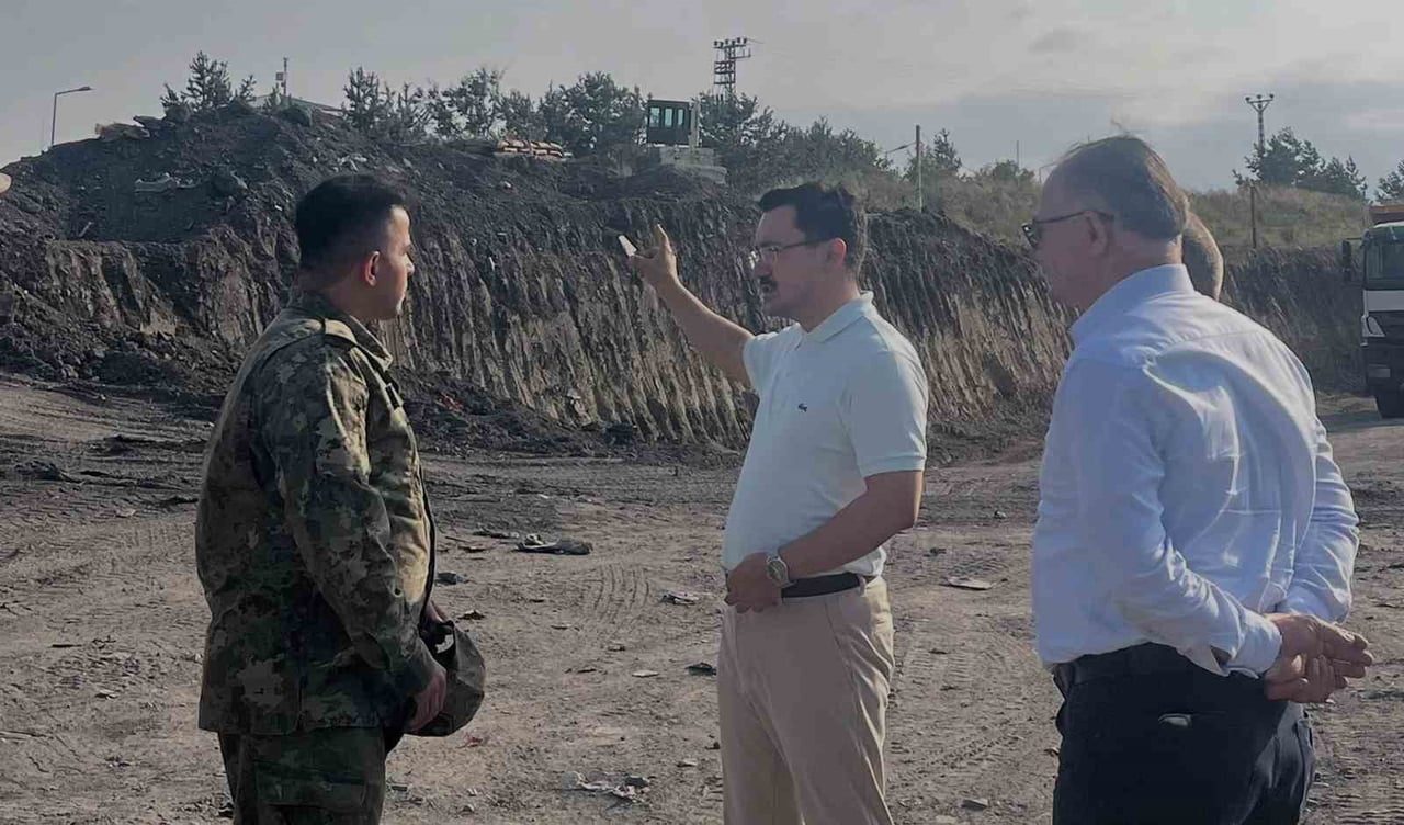 AKYAKA KAYMAKAMI DEMİRTAŞ, ERMENİSTAN SINIRINDAKİ DEMİRYOLU YENİLEME ÇALIŞMALARINI YERİNDE...