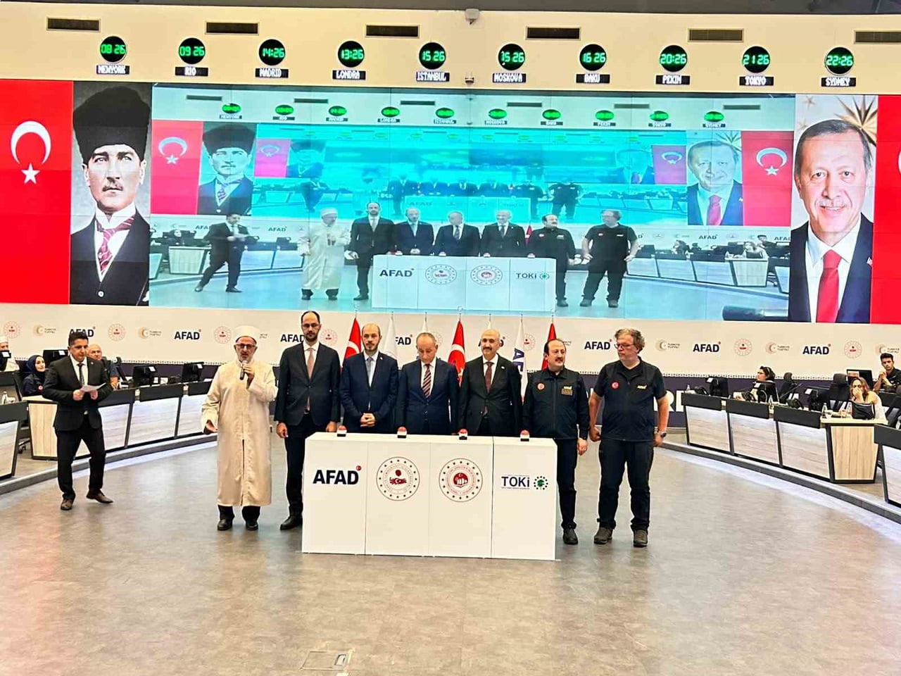 ALACAATLI MAHALLESİ'NDEKİ 1 İŞ YERİNİN DE KURASI ÇEKİLİRKEN, TOPLAM 305 KONUT VE 1 İŞ YERİ İÇİN...