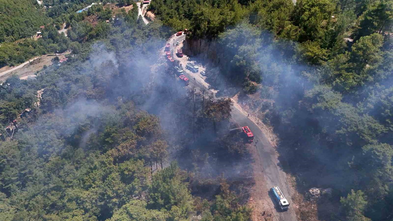 ALANYA'DA ORMAN YANGINI 3 SAATTE KONTROL ALTINA ALINDI