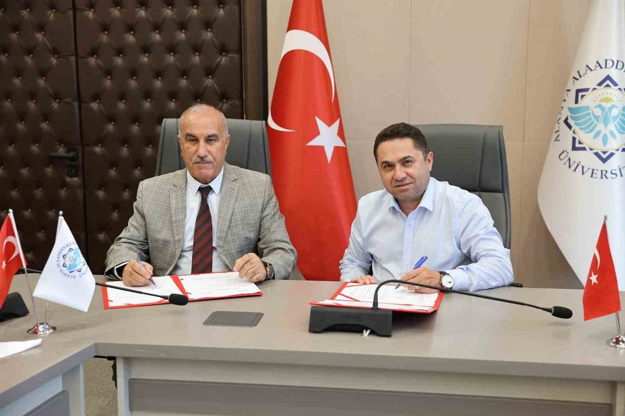 ALANYA ALAADDİN KEYKUBAT ÜNİVERSİTESİ (ALKÜ) REKTÖRÜ PROF. DR. KENAN AHMET TÜRKDOĞAN (SAĞDA)  İLE...