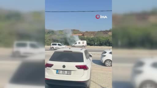 Alevlere teslim olan minibüste patlamalar yaşandı: O anlar kamerada