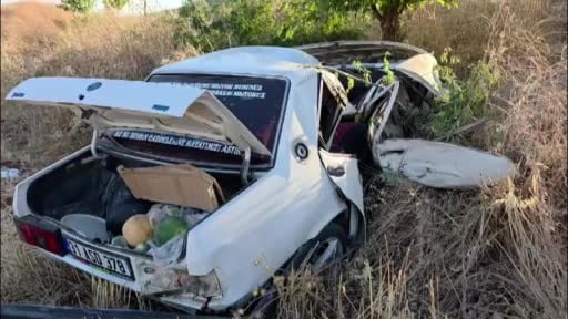 Alışveriş sonrası kaza yapan sürücünün Tofaş'ı hurdaya döndü