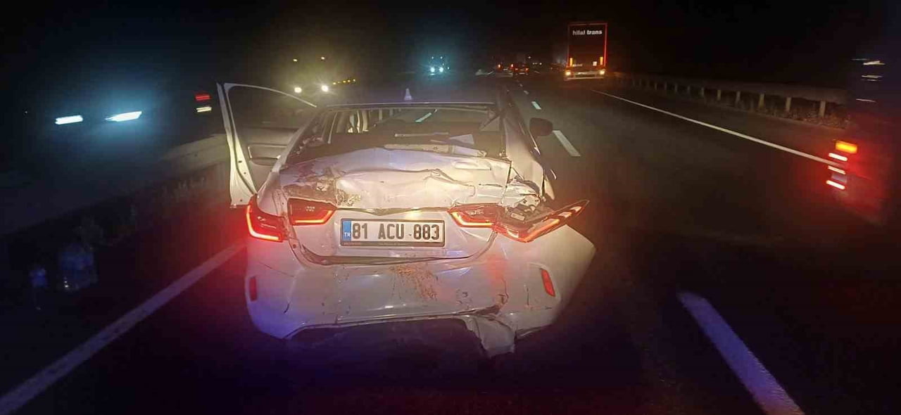 ALKOLLÜ TIR SÜRÜCÜSÜ OTOMOBİLE ARKADAN ÇARPTI, 3 YARALI