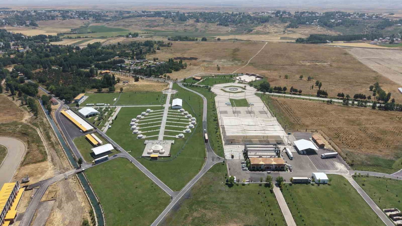 ANADOLU'NUN KAPILARINI TÜRKLERE AÇAN MALAZGİRT ZAFERİ'NİN 955. YIL DÖNÜMÜ DOLAYISIYLA MUŞ'UN...