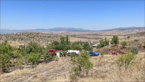 Anız yangını evlerin sınırına ulaşmadan söndürüldü