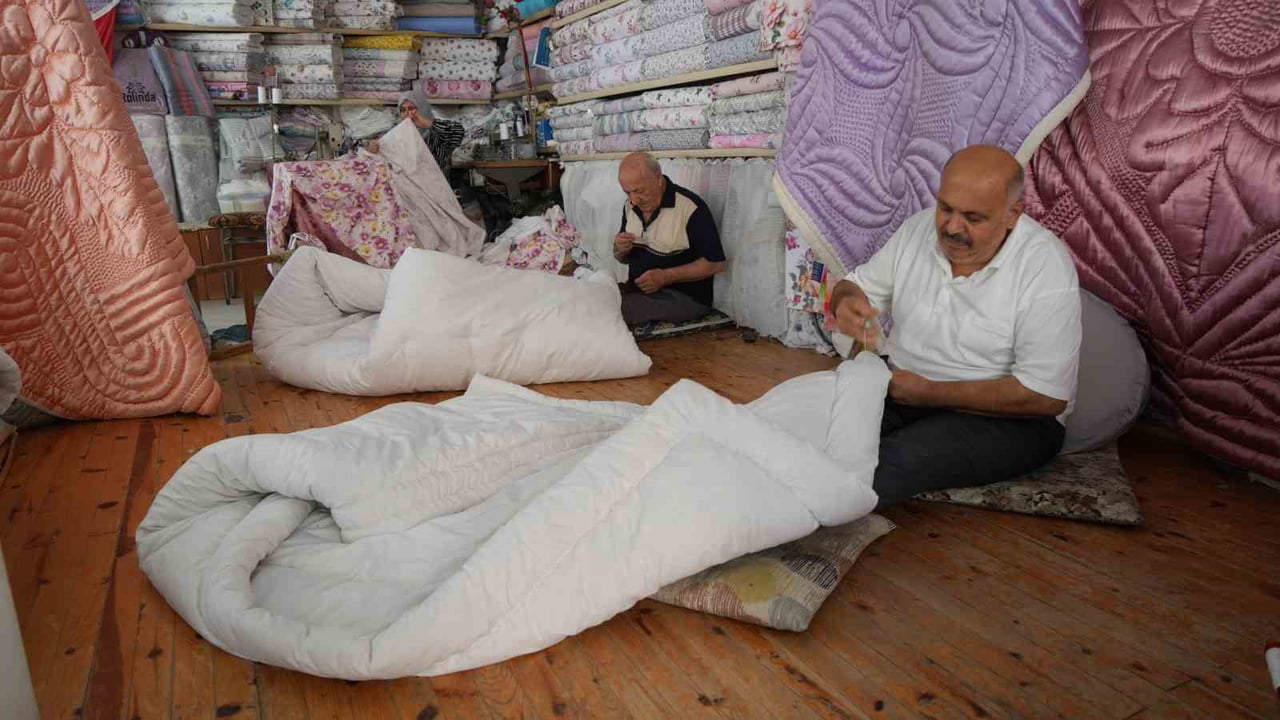 ANKARA'DA 3 KUŞAKTIR YORGANCILIK YAPAN HÜSAMETTİN YAVUZ, FABRİKASYON YORGANLARIN YAYGINLAŞMASI VE...