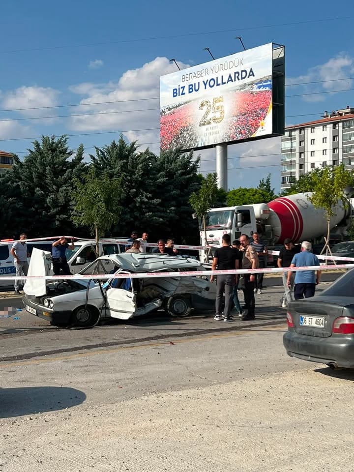 ANKARA'NIN ALTINDAĞ İLÇESİNDE BİR OTOMOBİLİN BAŞKA BİR OTOMOBİLE YANDAN ÇARPMASI MEYDANA GELEN...
