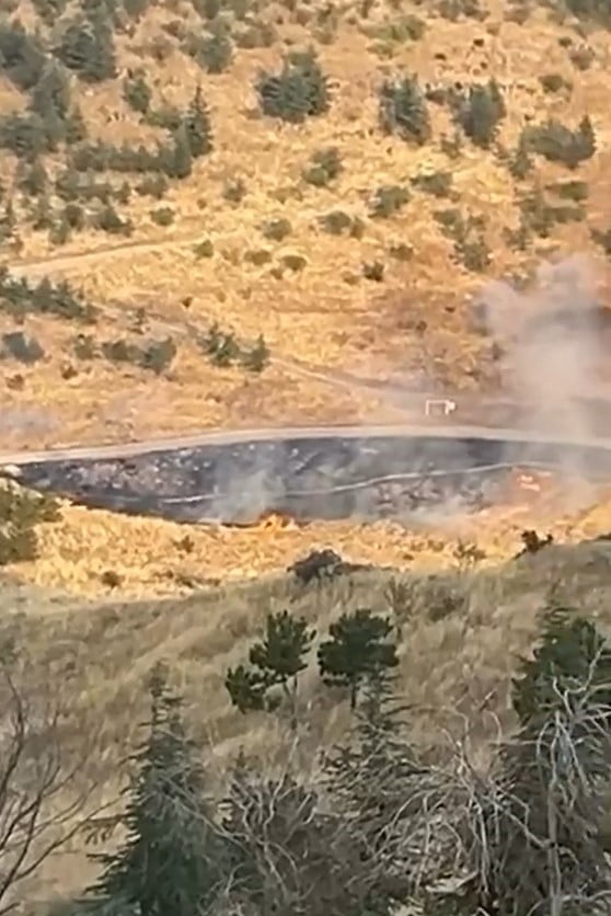 ANKARA'NIN MAMAK İLÇESİNDE AĞAÇLIK ALANDA ÇIKAN YANGININ BAŞLAMA ANI, BİR VATANDAŞIN CEP TELEFONU...