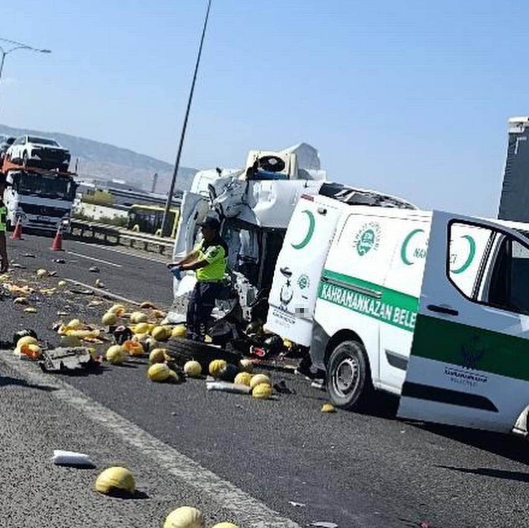 ANKARA’NIN KAHRAMANKAZAN İLÇESİNDE İKİ KAMYONETİN KARIŞTIĞI KAZADA BİR YOLCU HAYATINI...