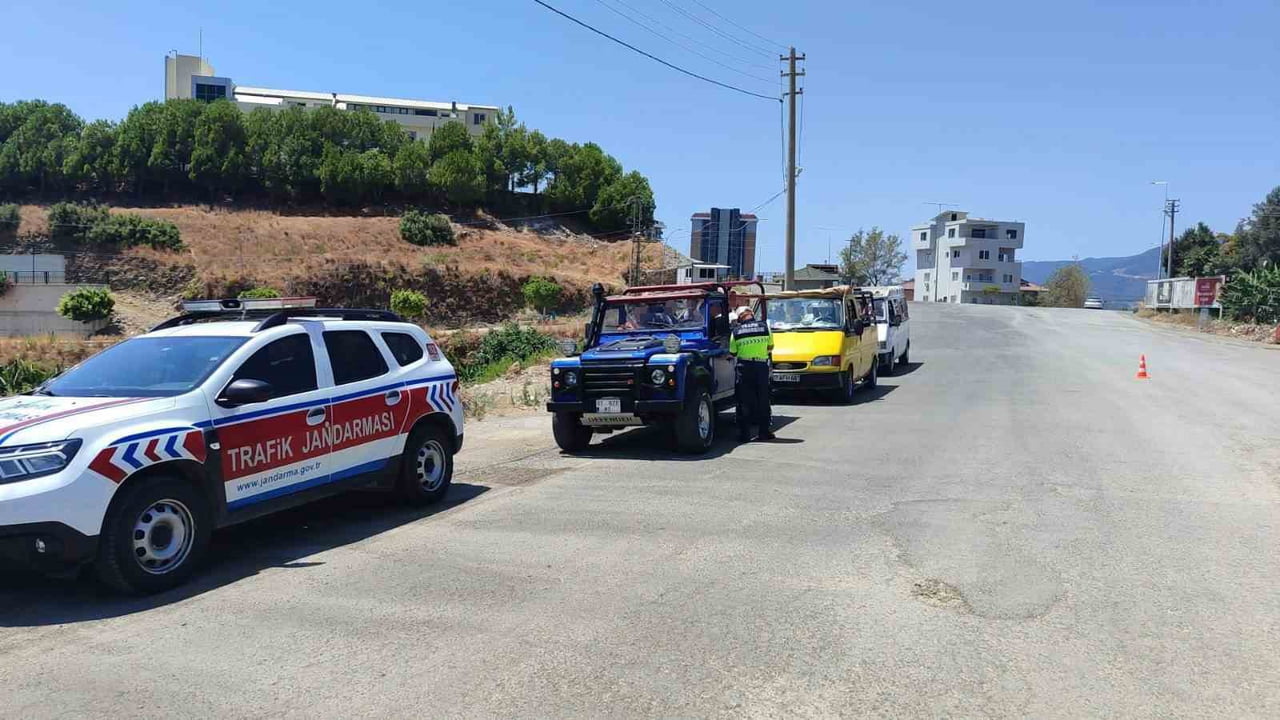 ANTALYA'DA JANDARMA EKİPLERİ TARAFINDAN SAFARİ ARAÇLARA YÖNELİK DENETİM...