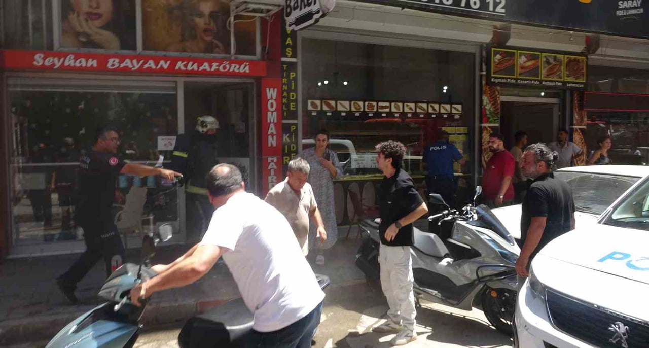 ANTALYA'DA OĞLUNUN İŞLETTİĞİ BAYAN KUAFÖRÜNÜN BALKONUNA GÖLGELİK YAPMAK İÇİN ÇALIŞTIRDIĞI KAYNAK...