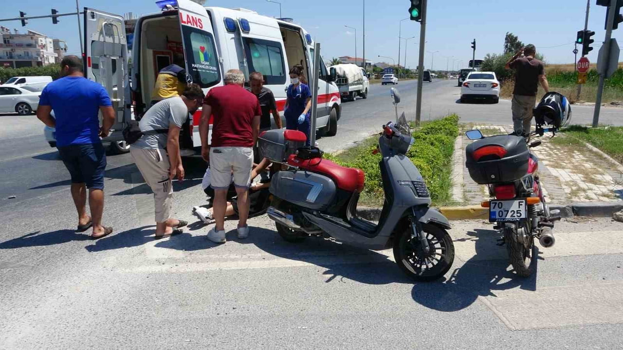 ANTALYA'NIN MANAVGAT İLÇESİNDE DEVRİLEN MOTOSİKLETİN SÜRÜCÜSÜ YARALANDI