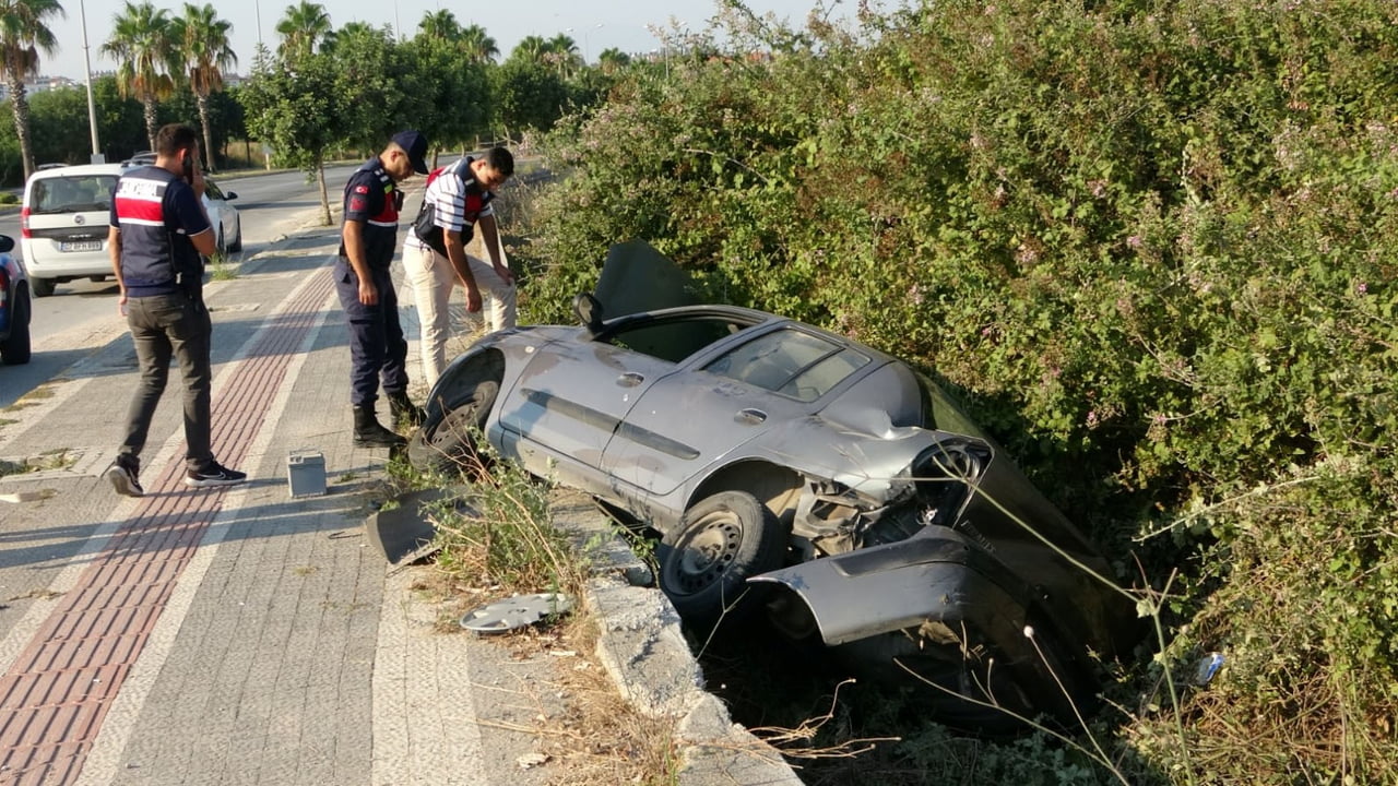 ANTALYA'NIN MANAVGAT İLÇESİNDE SÜRÜCÜSÜNÜN DİREKSİYON HAKİMİYETİNİ KAYBETTİĞİ OTOMOBİL...