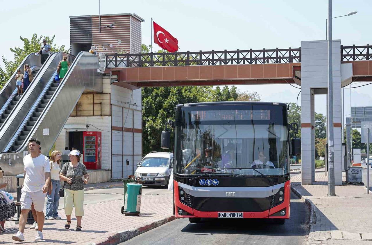 ANTALYA BÜYÜKŞEHİR BELEDİYESİ ULAŞIM DAİRESİ BAŞKANLIĞI, KENT GENELİNDE TOPLU TAŞIMA HİZMETİ VEREN...
