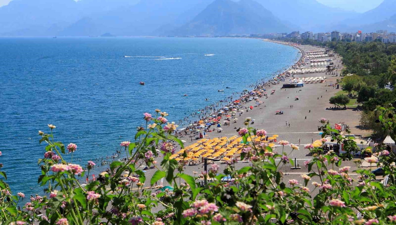ANTALYA’DA 1 AĞUSTOS’TA 103 BİN 200 YABANCI ZİYARETÇİYLE 2026 YILININ GÜNLÜK GİRİŞ REKORU...