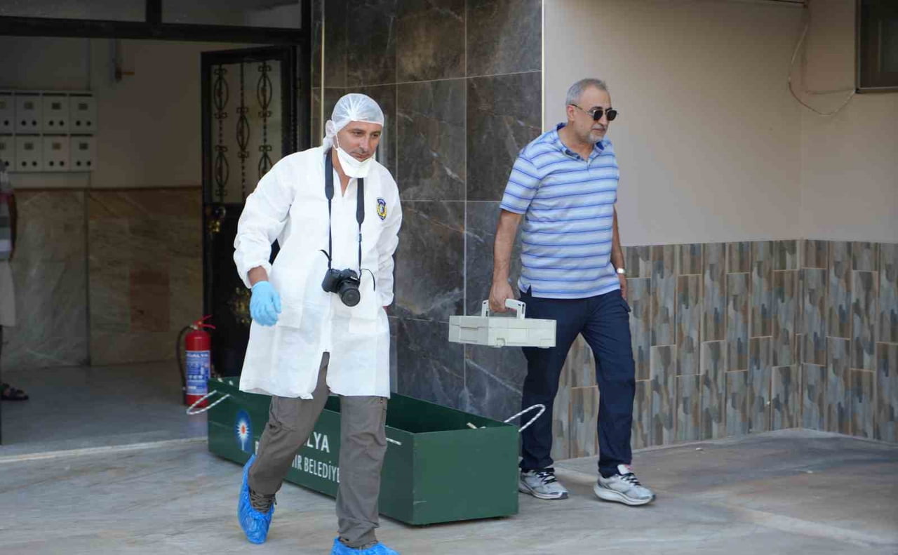 ANTALYA’DA BİRLİKTE YAŞADIKLARI EVDE ÖLÜ BULUNAN 93 YAŞINDAKİ ANNE İLE 71 YAŞINDAKİ KIZININ...