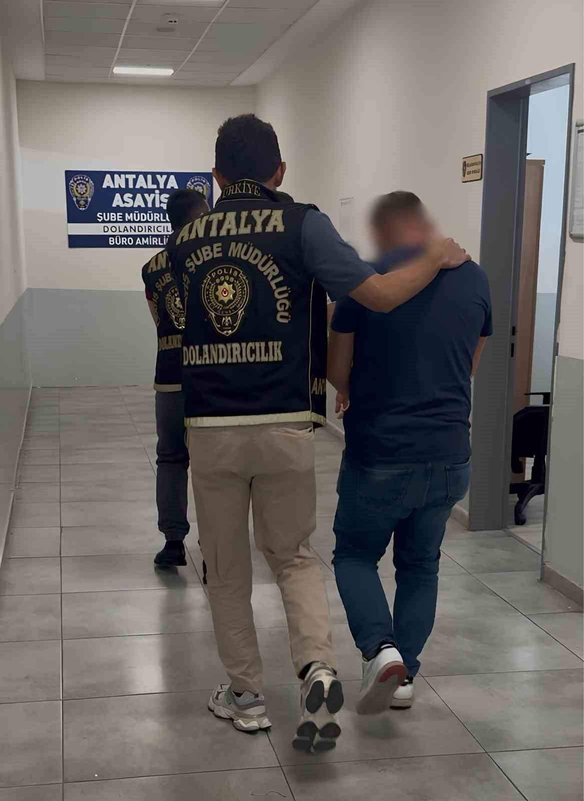 ANTALYA’DA KENDİSİNİ BEYAZ EŞYA SERVİS YETKİLİSİ OLARAK TANITARAK SÖZDE TAMİR BAHANESİ İLE BANKA...