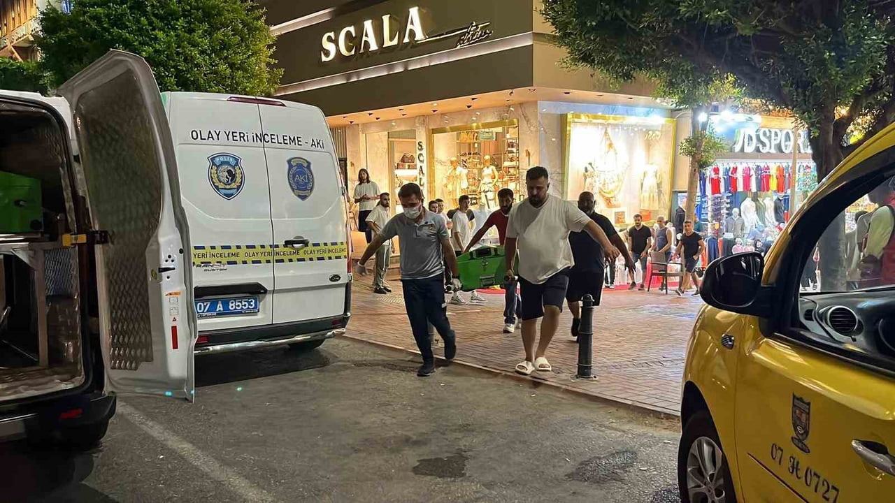 ANTALYA’NIN ALANYA İLÇESİNDE OTELDE KALAN İSVEÇ UYRUKLU KADIN TURİST, ODASINDA ÖLÜ...