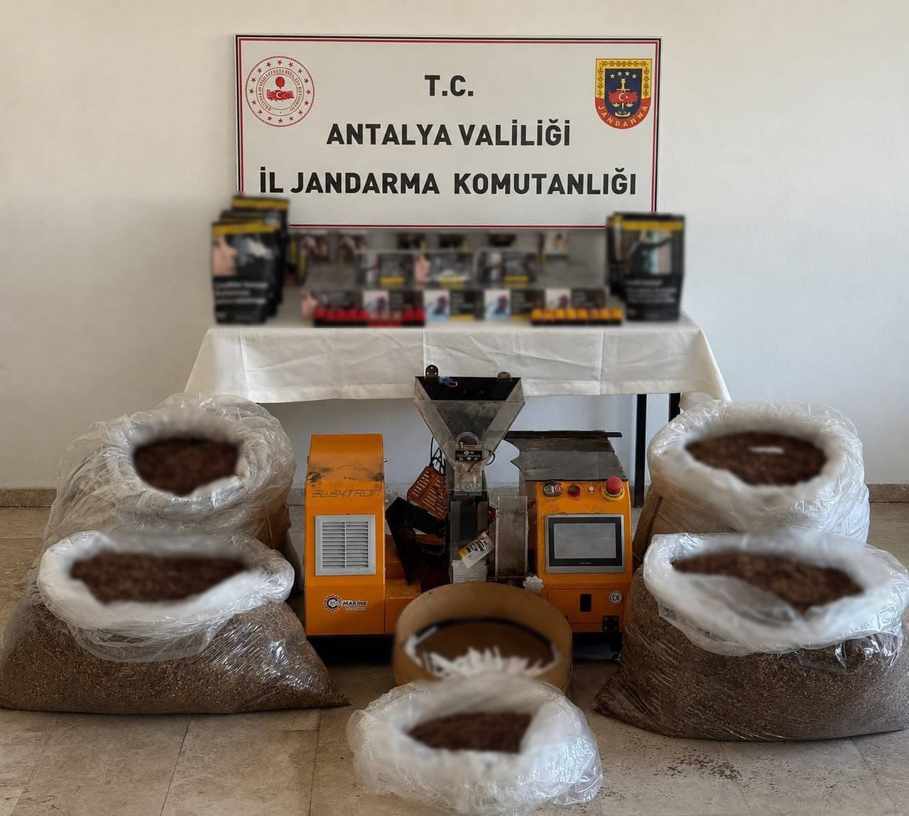 ANTALYA’NIN DÖŞEMEALTI İLÇESİNDE JANDARMA EKİPLERİNİN DÜZENLEDİĞİ OPERASYONDA 280 KİLOGRAM...