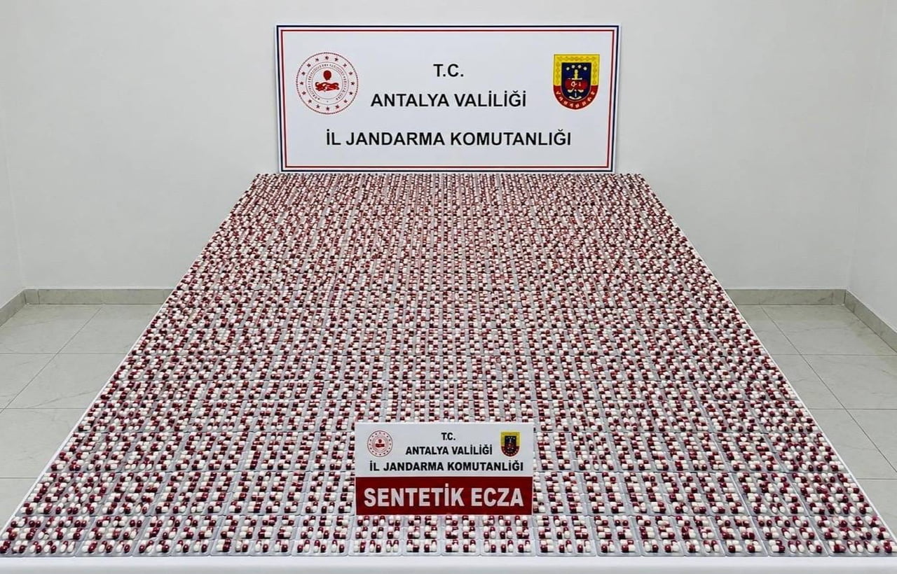 ANTALYA’NIN KEPEZ İLÇESİNDE JANDARMA EKİPLERİNCE BİR ADRESE DÜZENLENEN OPERASYONDA 15 BİN 184 ADET...
