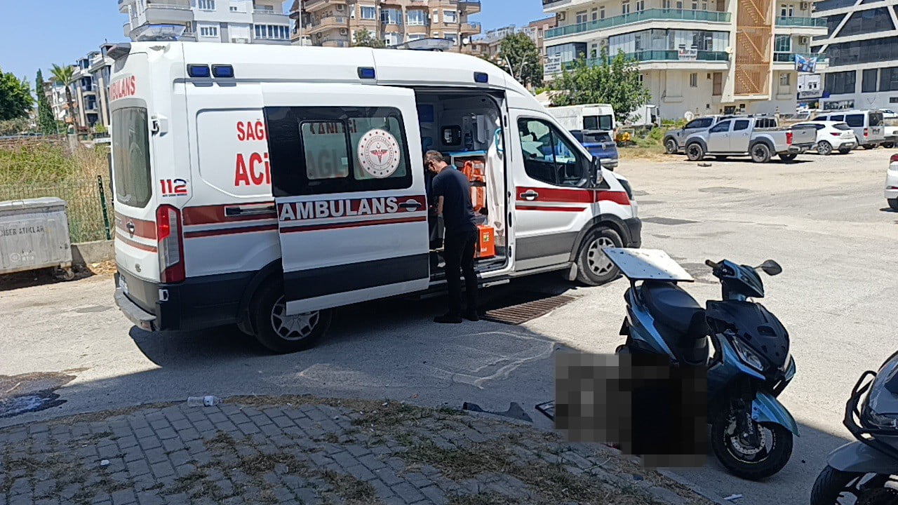 ANTALYA’NIN MANAVGAT İLÇESİNDE MOTORLU BİSİKLETİN OTOMOBİLE YANDAN ÇARPMASI SONUCU MEYDANA GELEN...