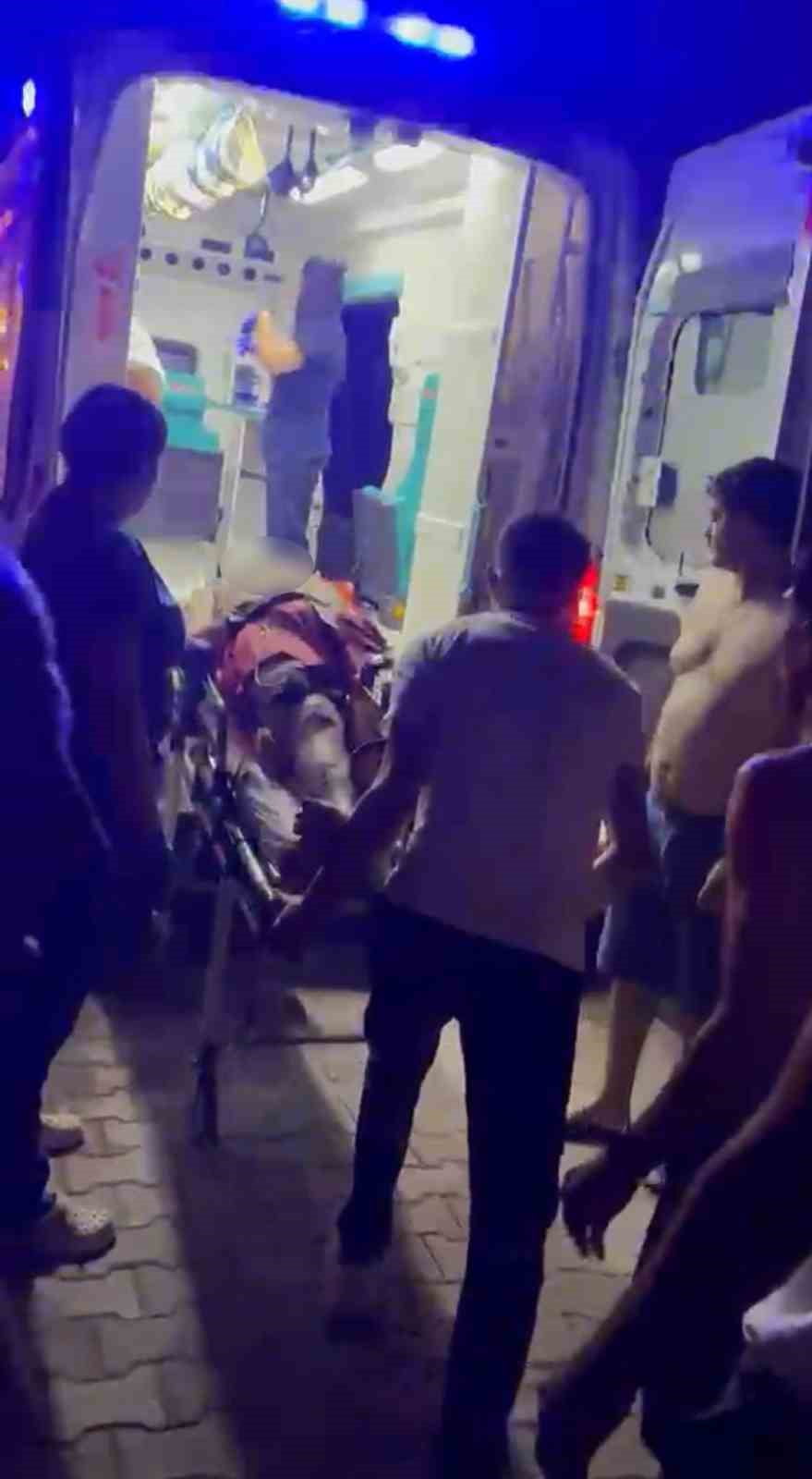 ANTALYA’NIN SERİK İLÇESİNDE DENİZDE BOĞULMA TEHLİKESİ GEÇİREN 18 YAŞINDAKİ GENÇ, SAĞLIK...