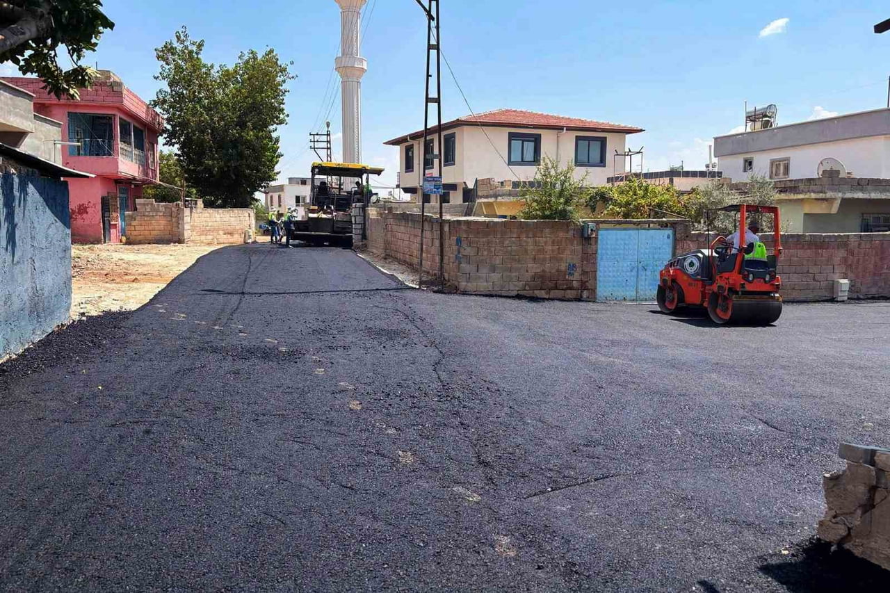 ARABAN’DA SICAK ASFALT ÇALIŞMALARINI SÜRDÜRÜYOR
