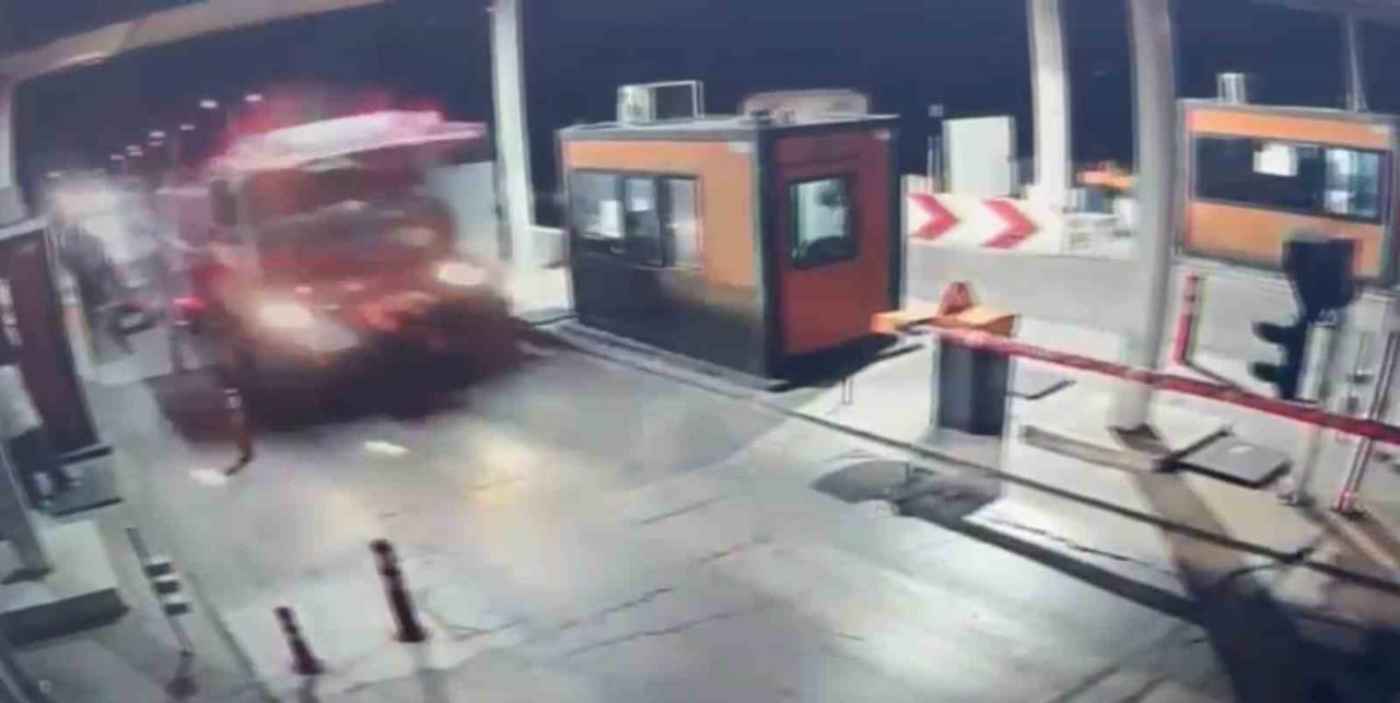 ARAÇLARIN GİŞELERDEN GEÇTİĞİNE DAİR KAMERA KAYITLARI