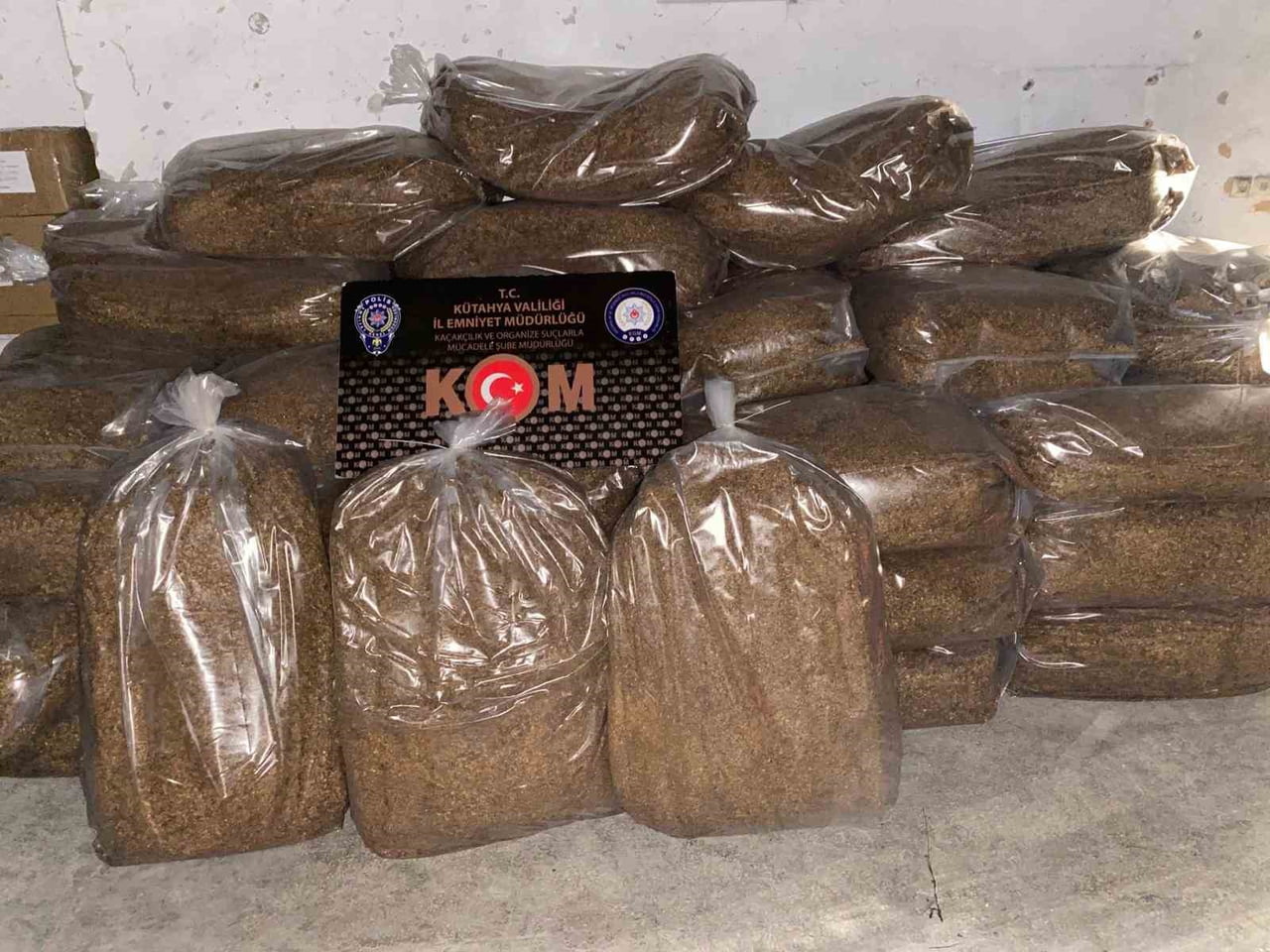 ARAMALARDA 1 TON 716 KİLOGRAM KIYILMIŞ TÜTÜN (41 ÇUVAL) İLE 10 PAKET KAÇAK ELEKTRONİK SİGARA KİTİ...