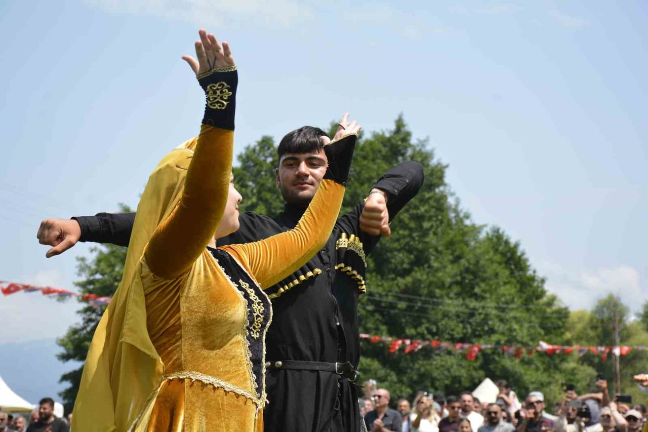 ARDAHAN'IN POSOF İLÇESİNDE KÜLTÜR VE SANAT FESTİVAL DÜZENLENDİ.