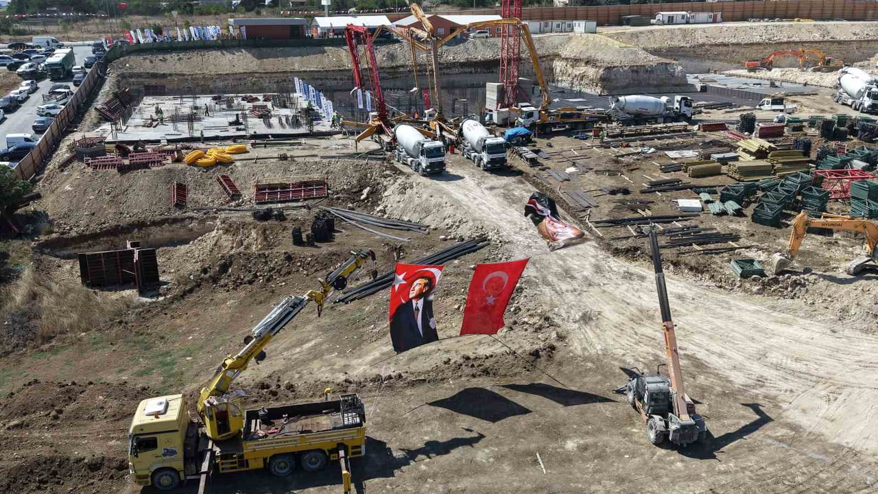 ARNAVUTKÖY'DE 17 AĞUSTOS MARMARA DEPREMİNİN YIL DÖNÜMÜNDE ARKENT AYDUR PARK EVLERİ KENTSEL...