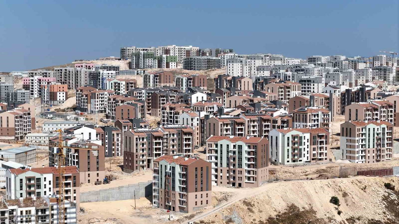 ARNAVUTKÖY'DE TOKİ TARAFINDAN YAPIMI SÜRDÜRÜLEN 36 BİN KONUTLUK DEV PROJEDE SON DURUM DRON...
