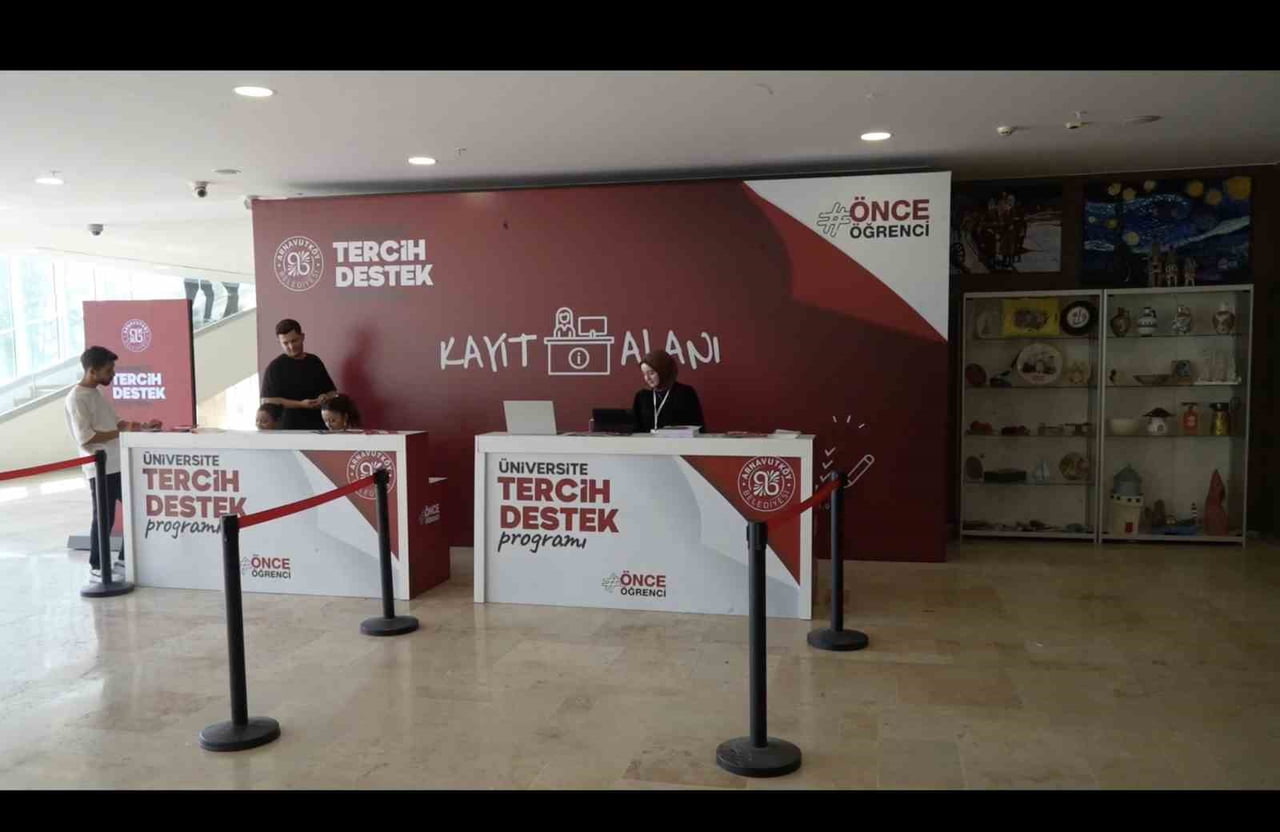 ARNAVUTKÖY BELEDİYESİ İLE ‘ÖNCE ÖĞRENCİ’ İŞ BİRLİĞİNDE DÜZENLENEN 2026 ÜNİVERSİTE TERCİH DESTEK...
