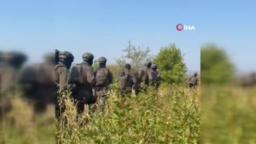 Arnavutluk polisi, uzun zamandır aranan silahlı bir şüphelinin yerini Bayraktar İHA ile yapılan...
