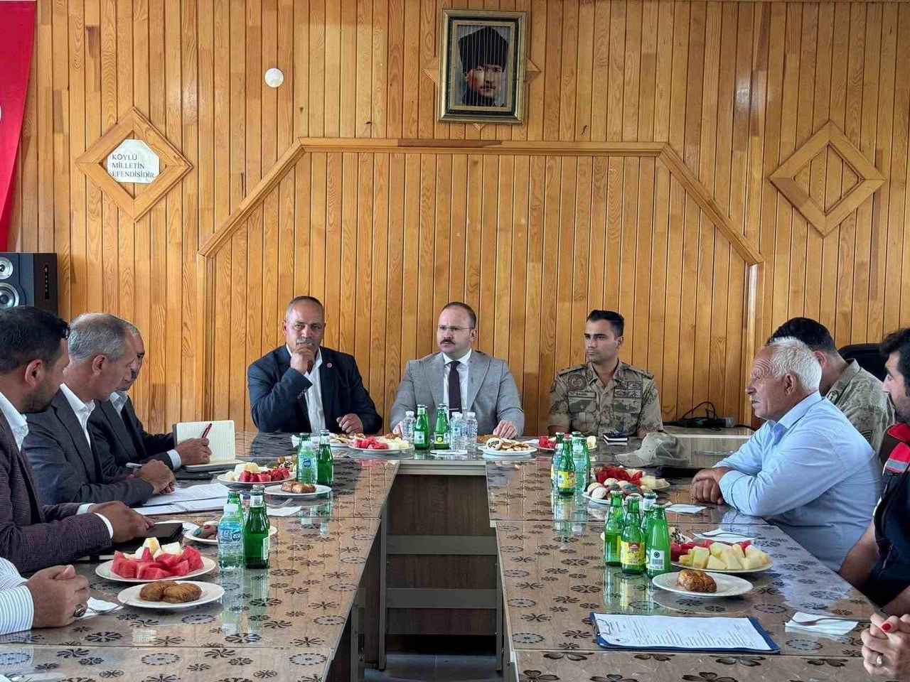 ARPAÇAY KAYMAKAMI GÜVENÇ, KÖY ZİYARETLERİNDE VATANDAŞLARIN TALEPLERİNİ DİNLEDİ(KARS-İHA)