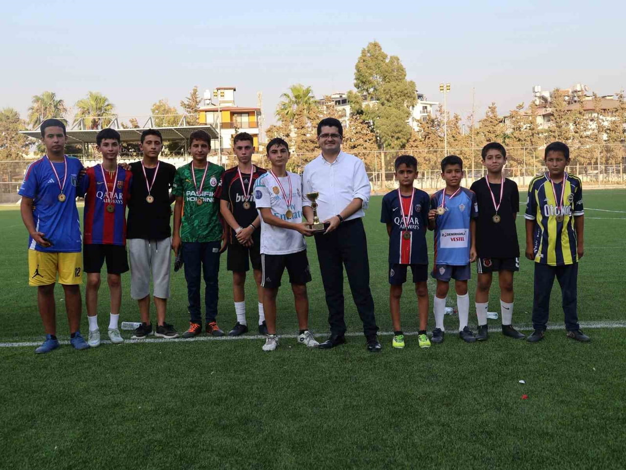 ARSUZ’DA YAZ KUR’AN KURSU ÖĞRENCİLERİ ARASINDA DÜZENLENEN FUTBOL TURNUVASININ FİNALİNDE DERECEYE...