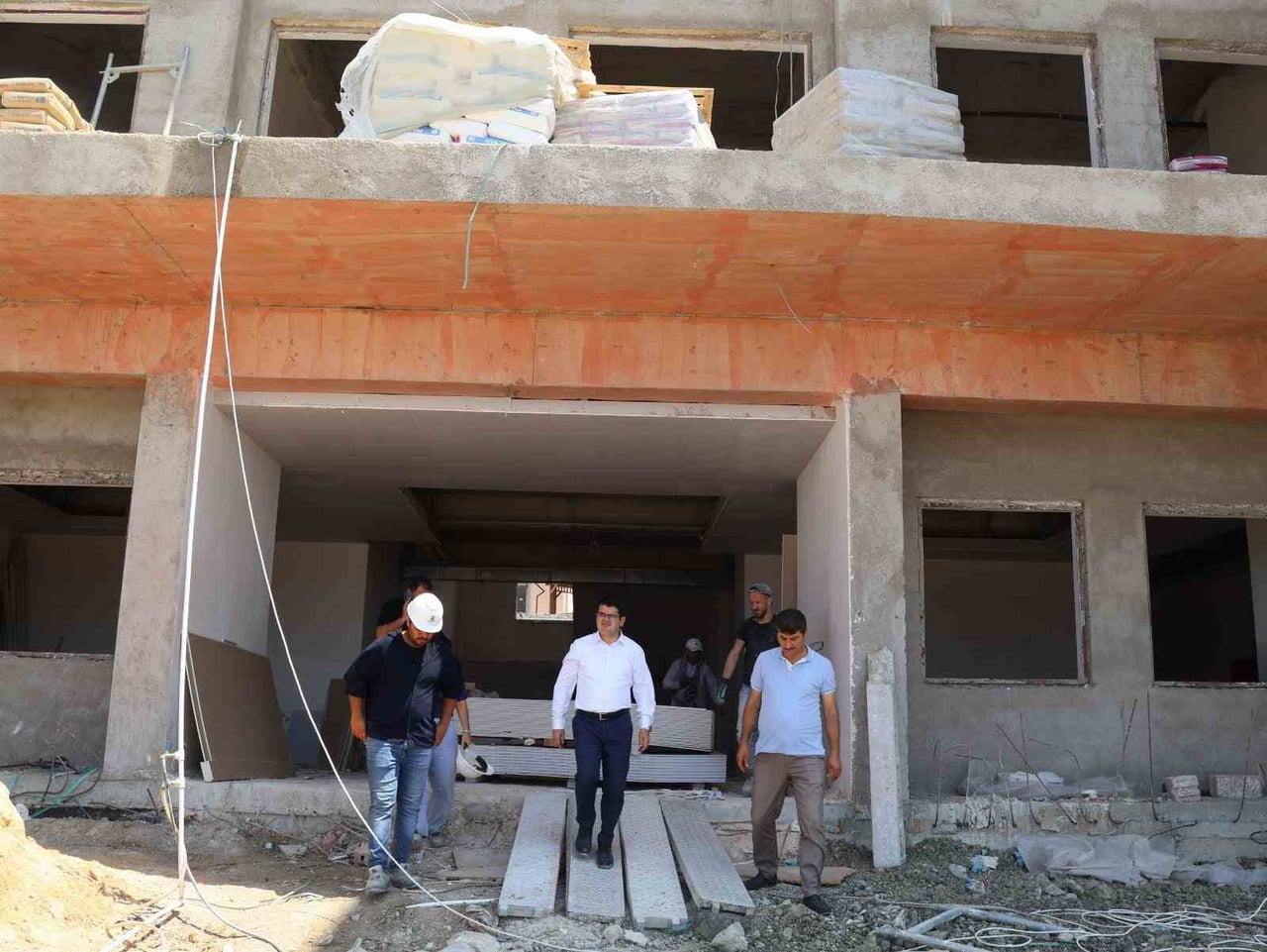 ARSUZ KAYMAKAMI FATİH EROĞLU, ÖZBEKİSTAN MAHALLESİ TOKİ KONUTLARI ALANINDA YAPIMI DEVAM EDEN...