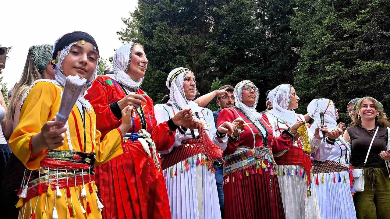 ARTVİN'İN ŞAVŞAT İLÇESİNDE 27'NCİSİ DÜZENLENEN SATAVE GEVREK FESTİVALİ, YÜZLERCE KİŞİNİN...