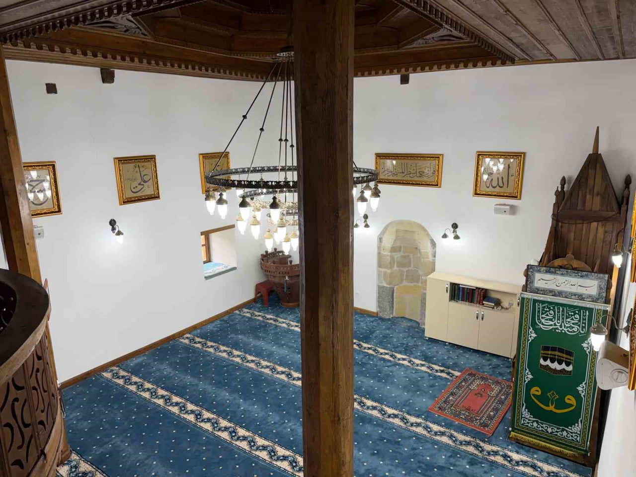 ARTVİN'İN ŞAVŞAT İLÇESİNE BAĞLI ÇAĞLIYAN KÖYÜNDE BULUNAN ÇAĞLIYAN KÖYÜ CAMİİ, GÜRCÜ DÖNEMİNDEN...