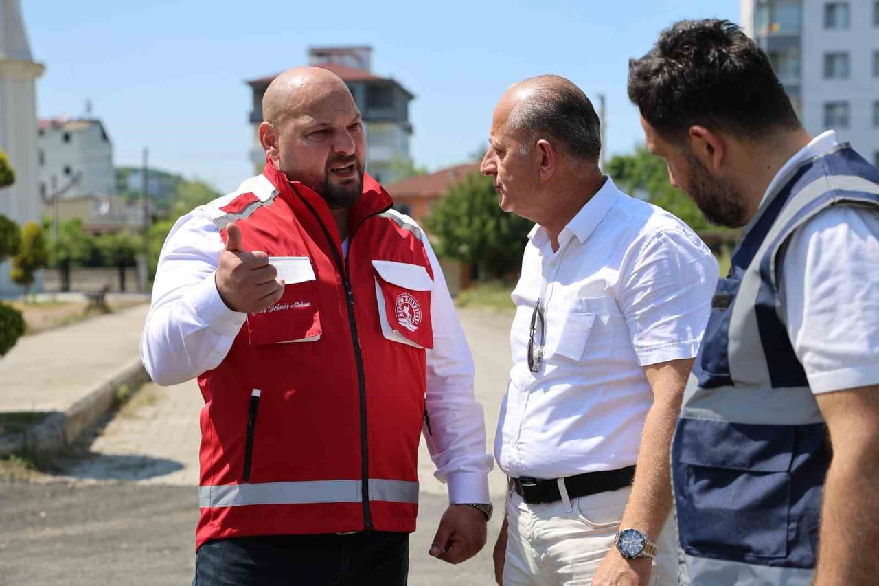 ATAKUM BELEDİYE BAŞKANI SERHAT TÜRKEL, TEKNİK EKİBİYLE YAPTIĞI SAHA ZİYARETLERİYLE ÇALIŞMALARI...