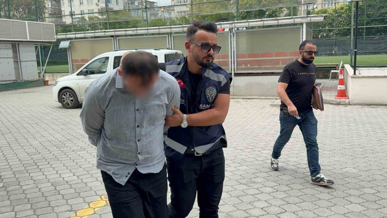 ATAKUM İLÇESİNDE KURULAN SEMT PAZARINDA ALIŞVERİŞ YAPAN GENÇ KADINI TACİZ ETTİĞİ İDDİA EDİLEN...
