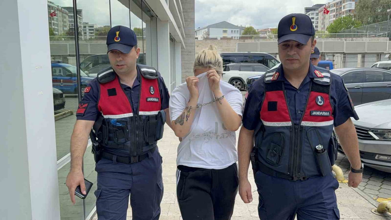 ATAKUM İLÇESİNDE UYUŞTURUCU SUÇUNDAN HAKKINDA KESİNLEŞMİŞ HAPİS CEZASI BULUNAN KADIN, JANDARMA...