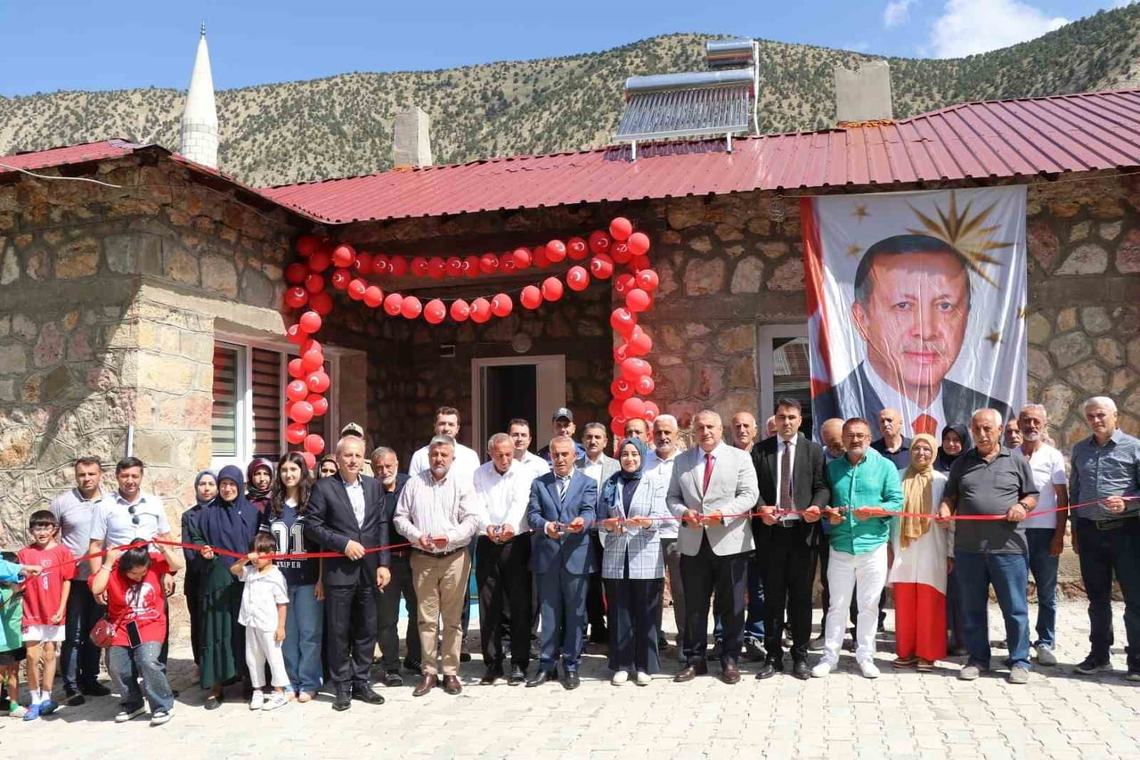 ATIL DURUMDA BULUNAN ESKİ OKUL BİNASI, TAZİYE EVİ, MİSAFİRHANE VE MUHTARLIK ODASI OLARAK...